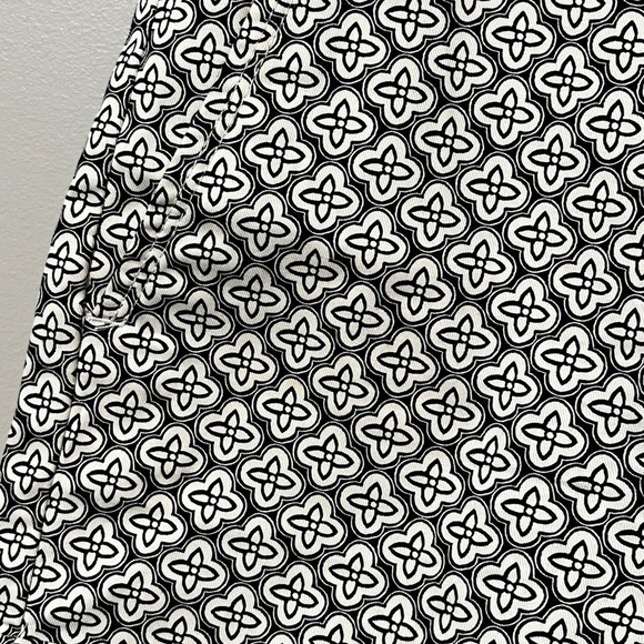 Banana Republic Hampton Fit Chambray Pattern Rolled Cuff Mid Rise Shorts - Picture 3 of 10